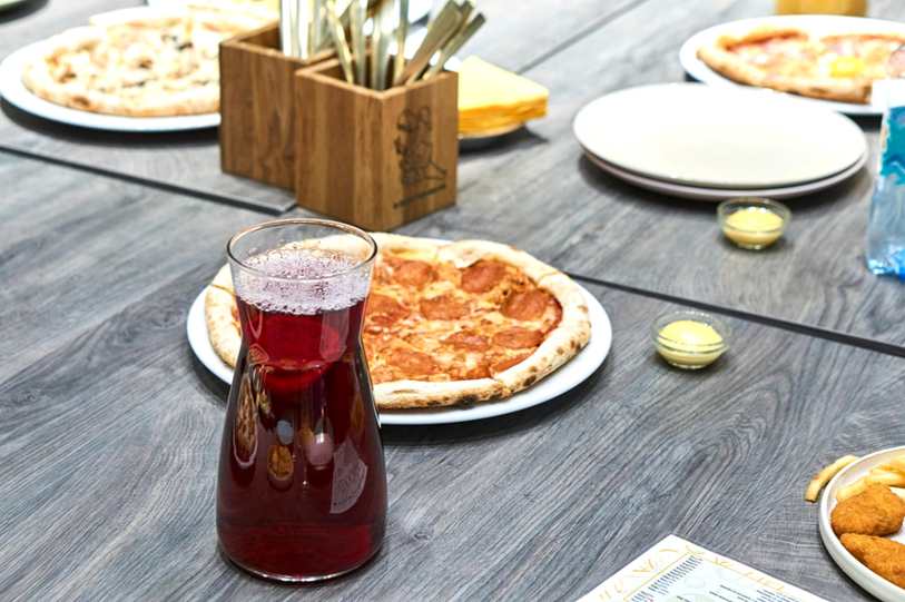 Nas plataformas, há apresentações e degustação de bebidas. Foto: Kelly Pelisser